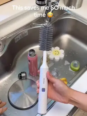 Link in Bio ⬆️ No more struggling to clean bottles 😩 This electric brush does all the work for you!  #cleaninghack #moml