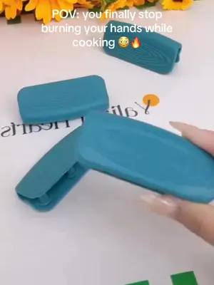 Link in Bio ⬆️ This is a GAME CHANGER in the kitchen! These silicone handle covers protect your hands from heat and give