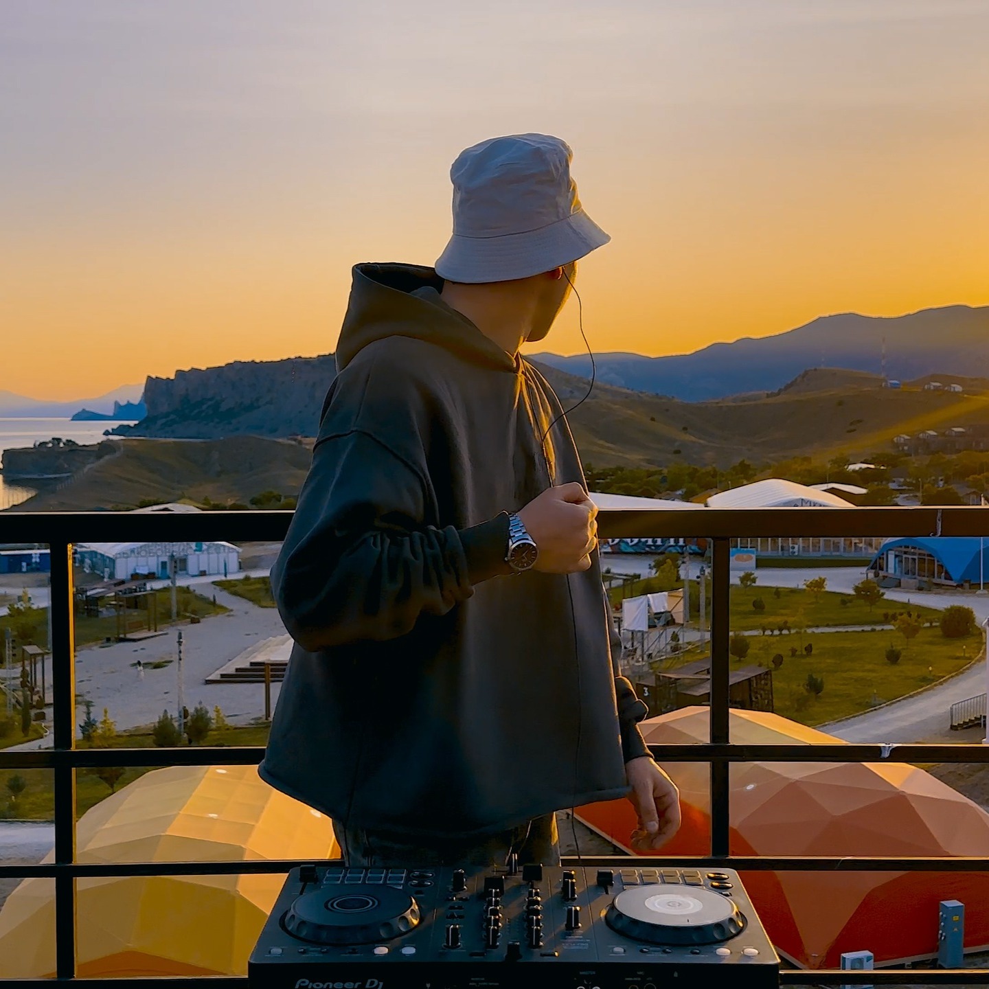 sunset deep house mix on the island (New!) thumbnail