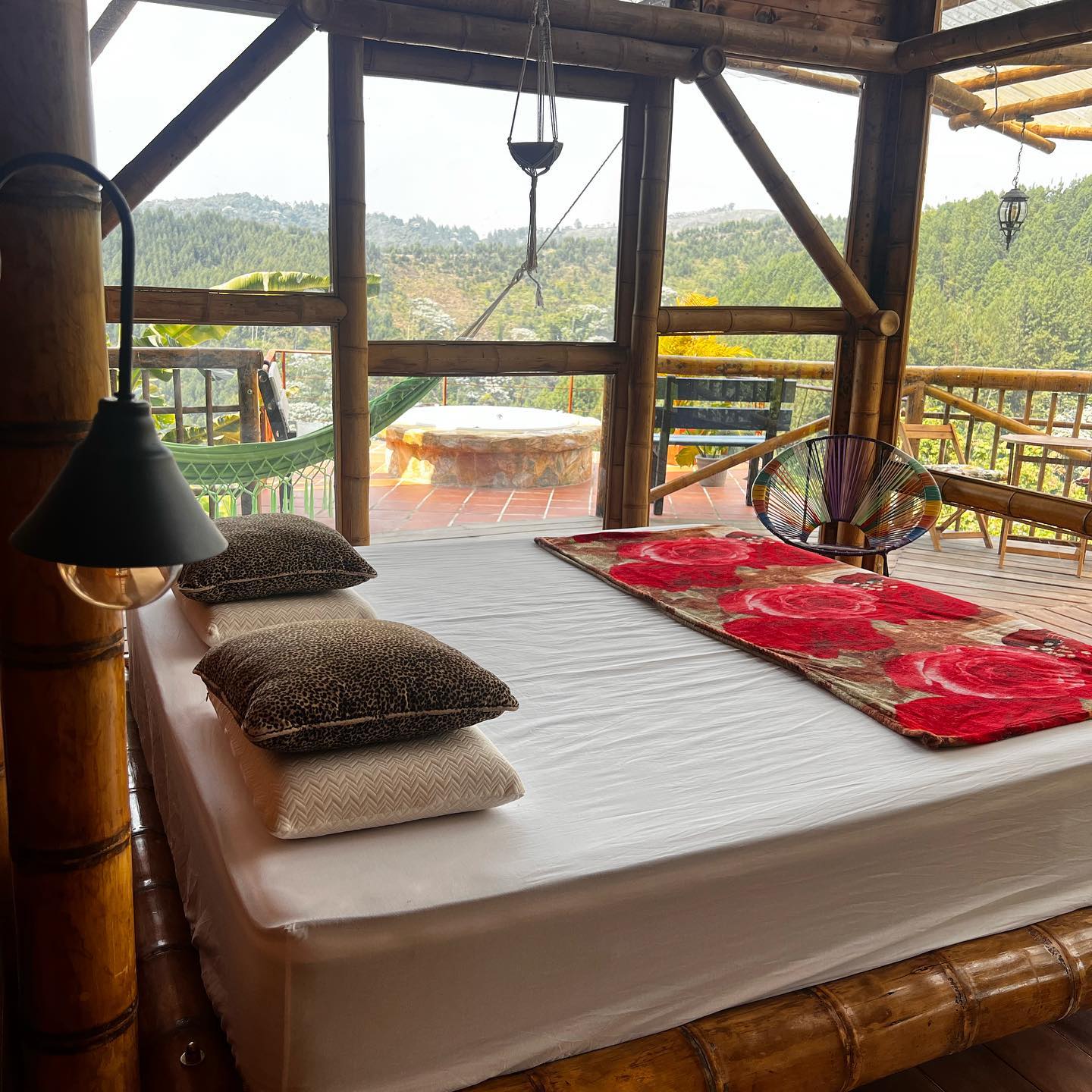 Perspectivas 🍃 de confort, belleza natural y tranquilidad @yambaecolodge #reservaydisfruta #experienciaunica #cabañaenla