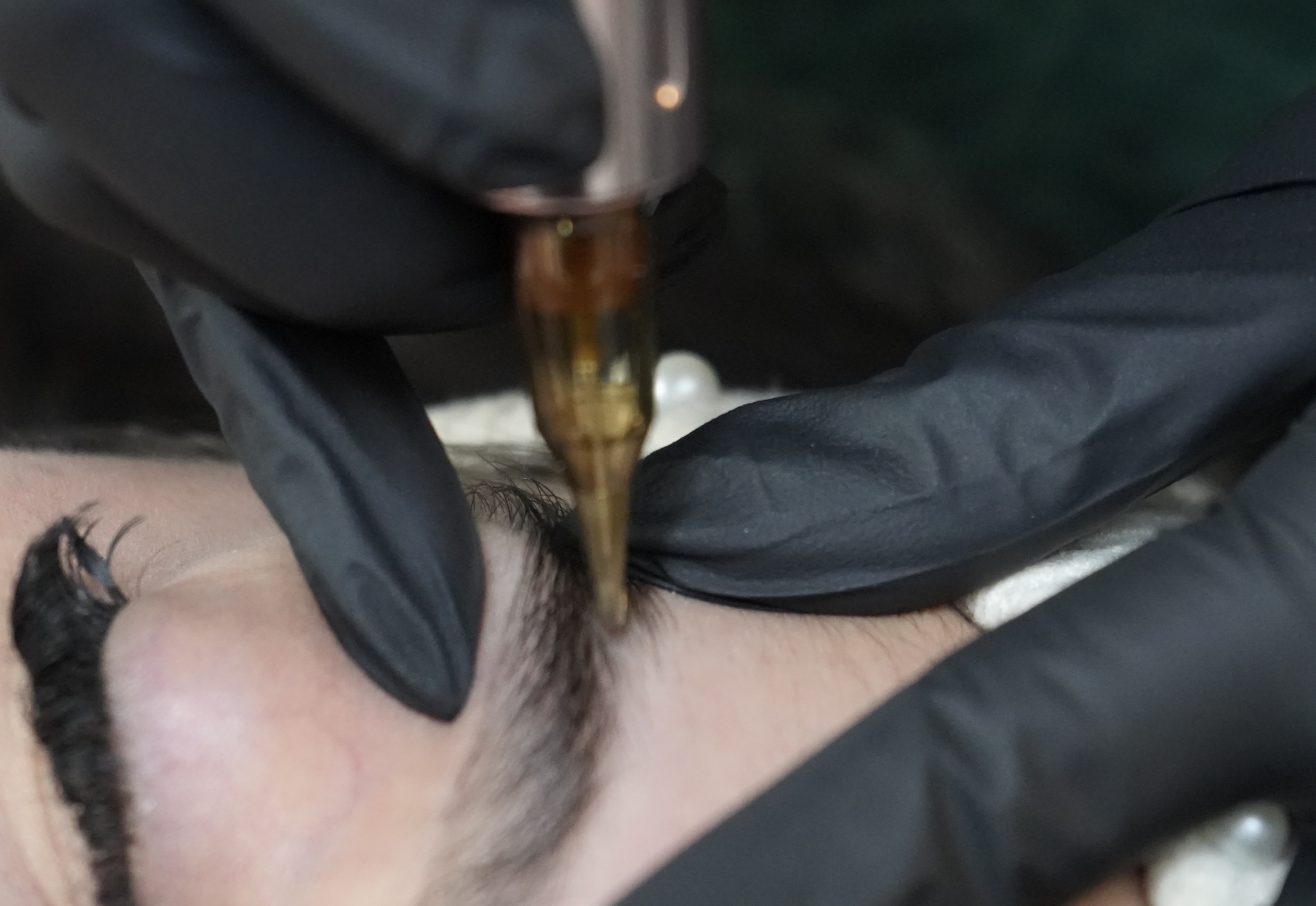 Machine Hair Strokes Brow Model Application  thumbnail