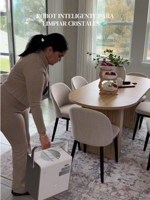 Depende de cómo lo veas, para mí es una ayuda magnífica 😁 #windowcleaning #clean #winbotw2 #ecovacs 