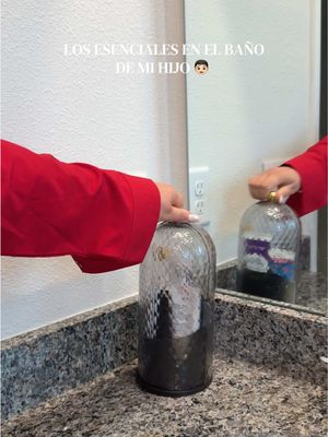 Estos son algunos de los esenciales que tengo en el baño de mi hijo, para  hacer su baño más práctico y funcional #bathr