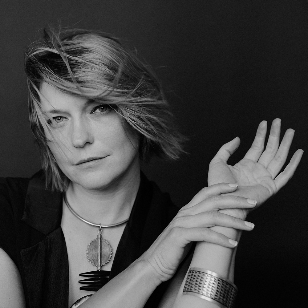 Міла Котка і яе «іерогліфы» thumbnail