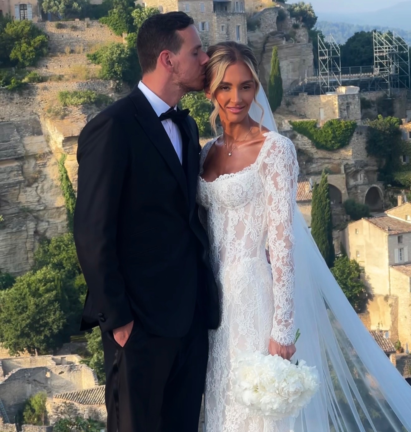 Freelance Appointment: Glam, Bridal, Shoots thumbnail