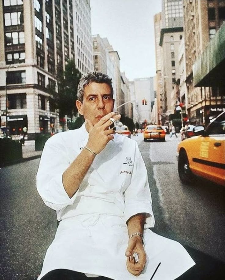 Anthony Bourdain: comer para entender el mundo - T Magazine México thumbnail