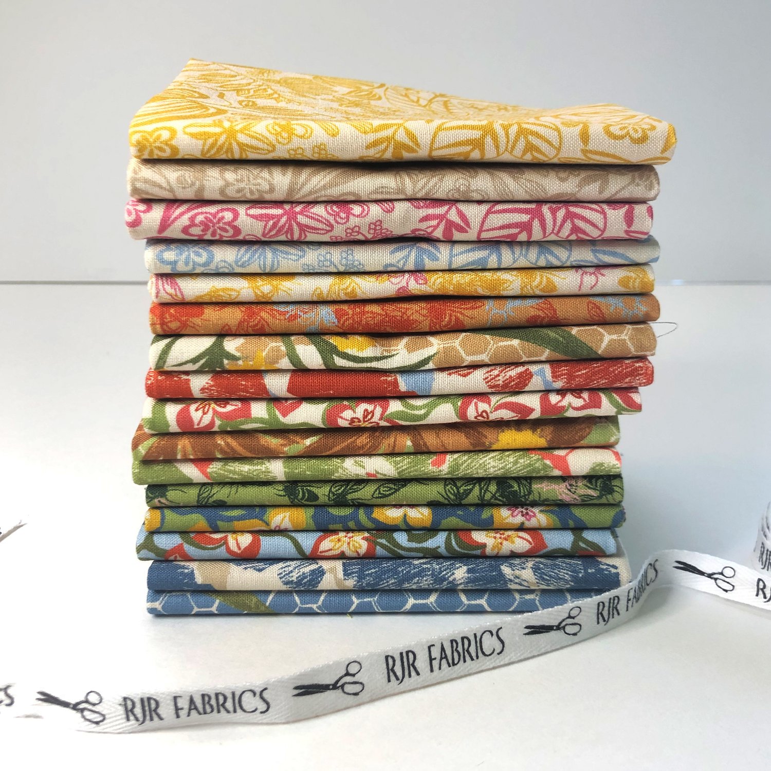 Honeybee Garden Quilting Cotton fat quarter fabric bundle thumbnail