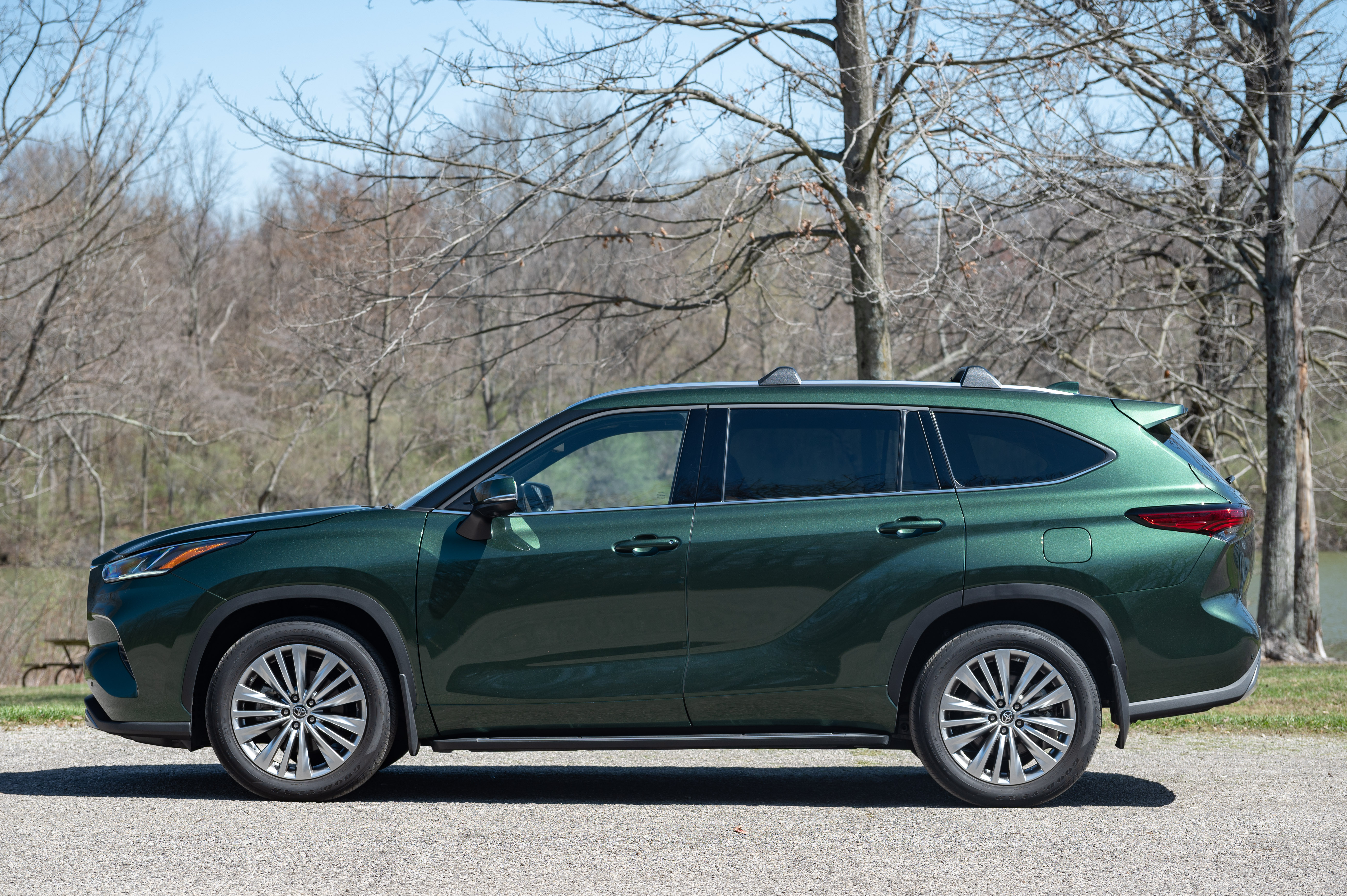 Review: 2023 Toyota Highlander thumbnail