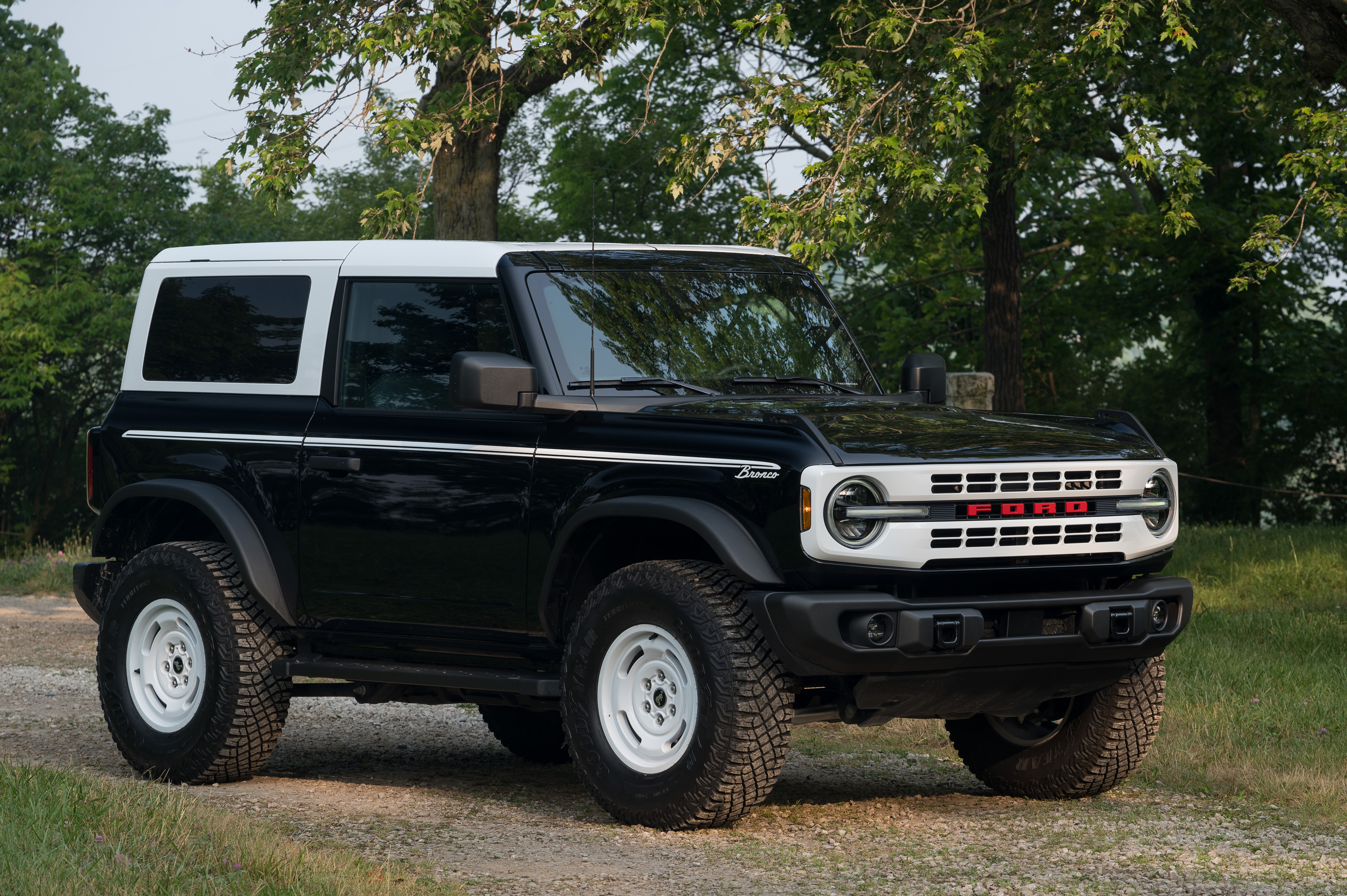 Review: 2023 Ford Bronco Heritage Edition thumbnail