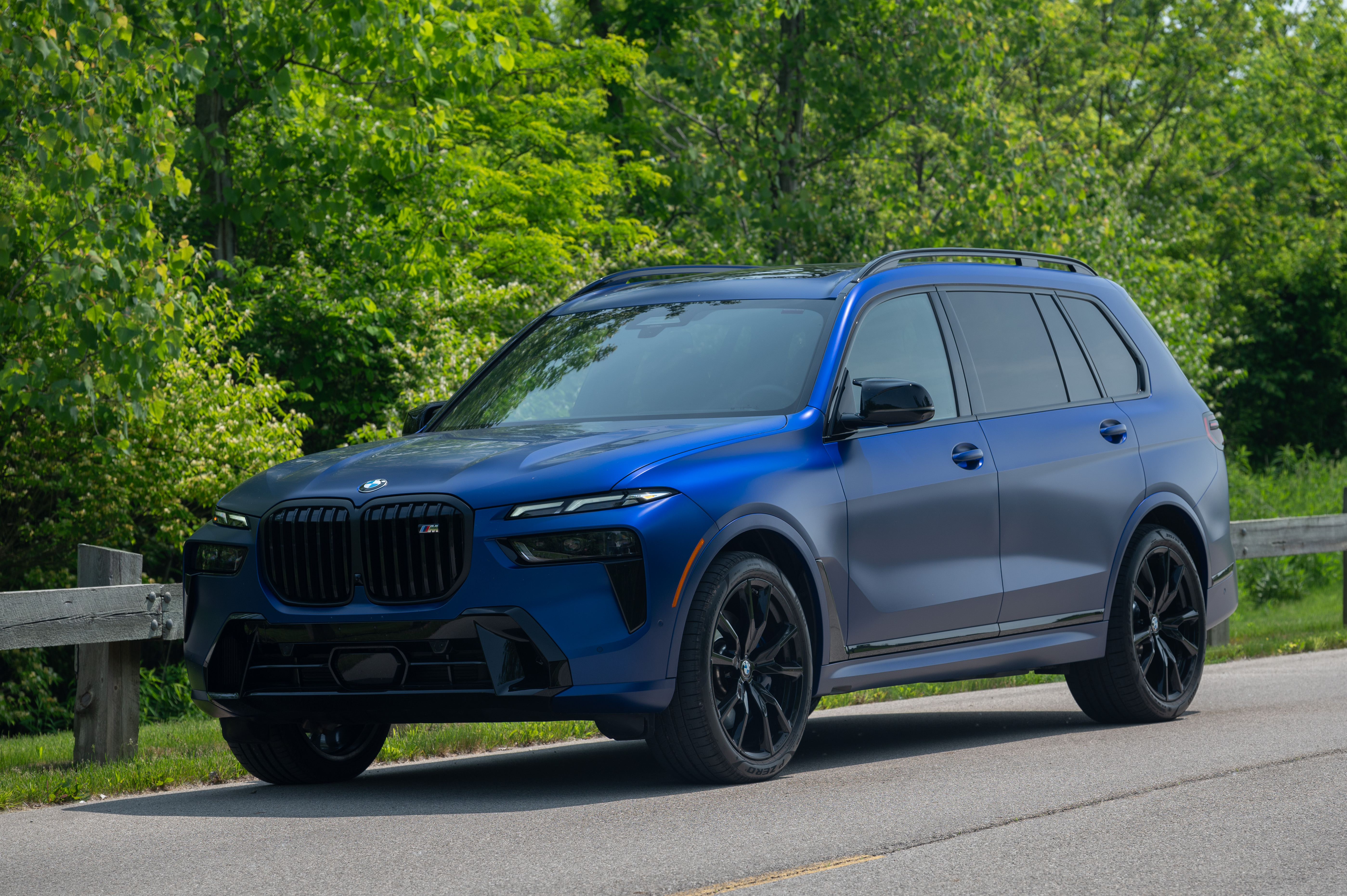 Review: 2023 BMW X7 thumbnail