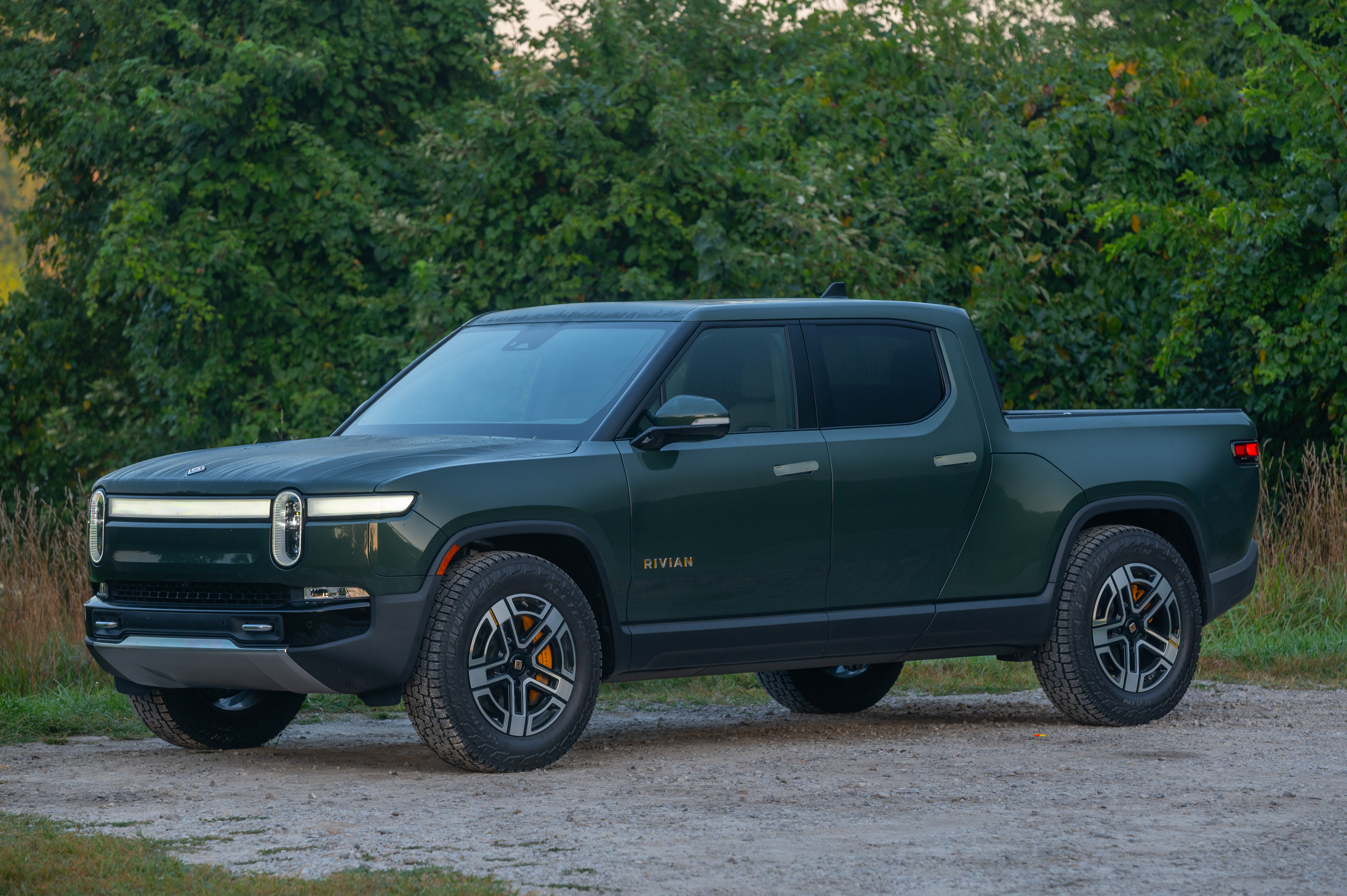 Review: 2023 Rivian R1T thumbnail