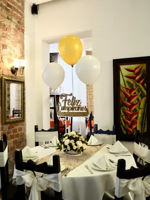✨🍽️ ¿Hoy se celebra algo? Entonces se celebra en Yerbabuena. 🥂🌿 Un restaurante a mantel donde cada detalle cuenta: servi