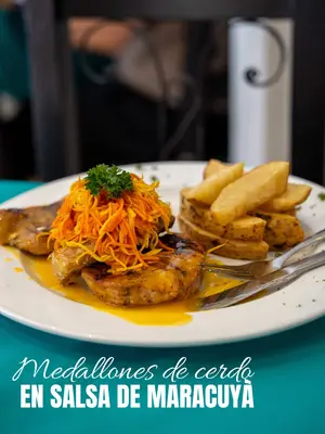 ✨ Así nace uno de nuestros platos en Yerbabuena Restaurante 🍽️🌿 Una cocina tradicional fusión, donde los sabores de nues