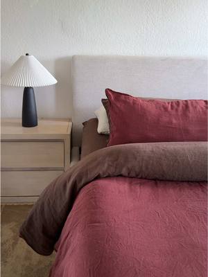 This week bedding combo 🍒🍫 #fallbedding#fallbeddinginspo#bedroomdecor#cozybedroom#bedding @onequince @(MALIN+GOETZ) 