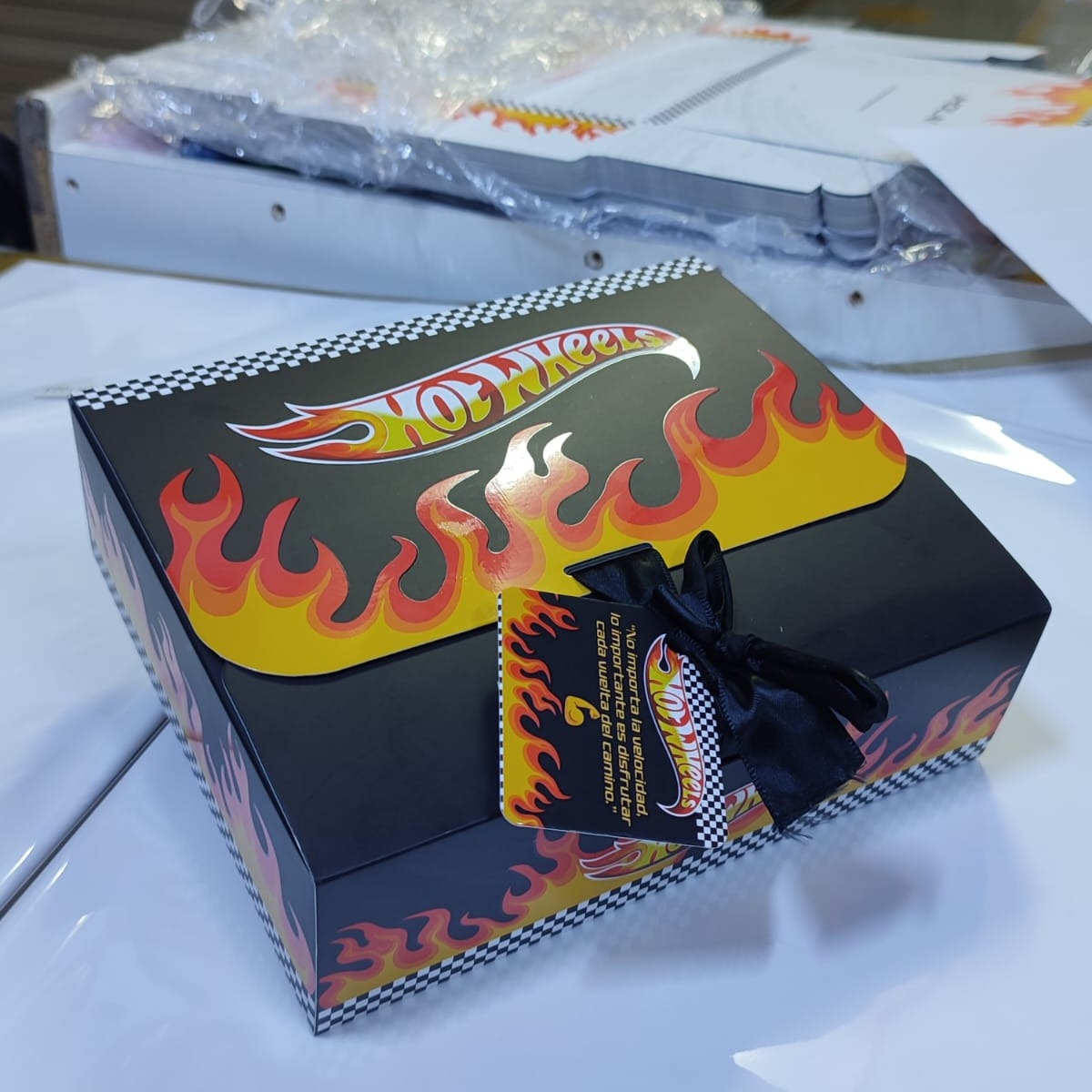 CATÁLOGO DE  HOT WHEELS, DÍA DEL NOVIO Y FLORES AMARILLAS  thumbnail