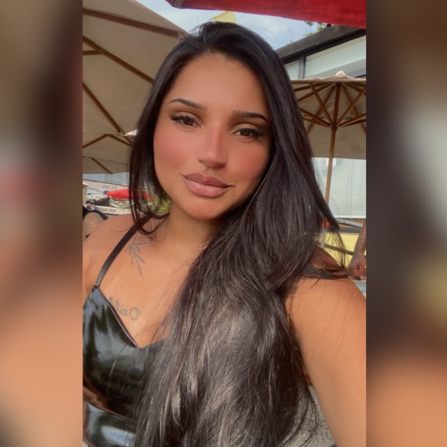 Laryssa Roberta  ✨ thumbnail