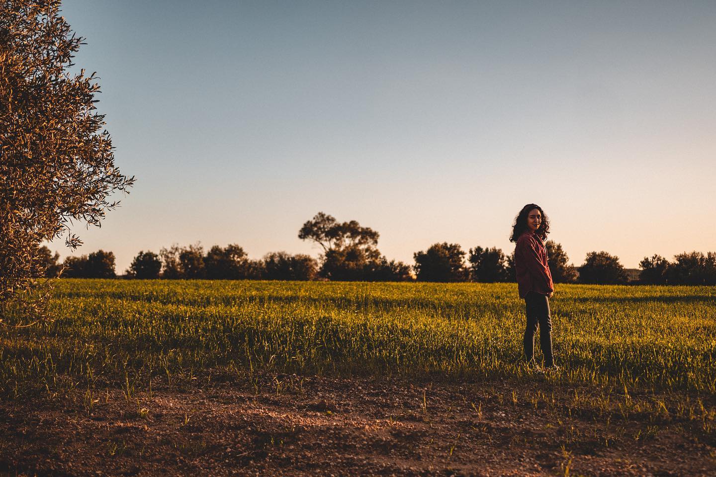 Hey there cutie 👋 
.
.
.
.
#photography #sunset #nature #goldenhour #golden #landscape #field #fashion #fashionphotograp