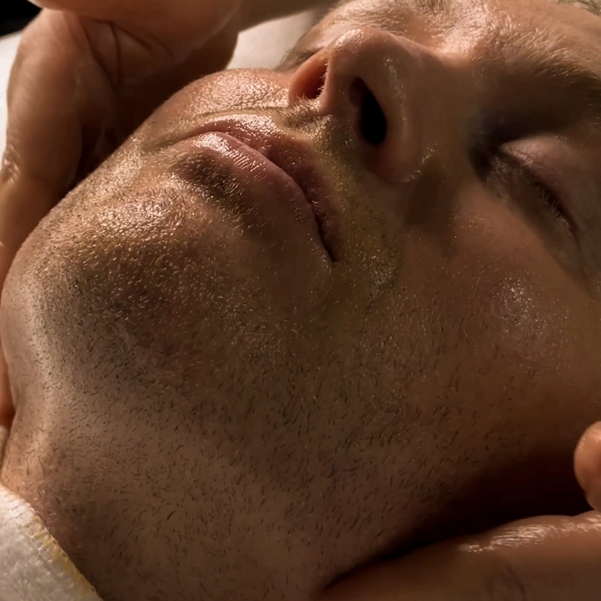Higiene facial profunda - Reparadora [80 min]  thumbnail