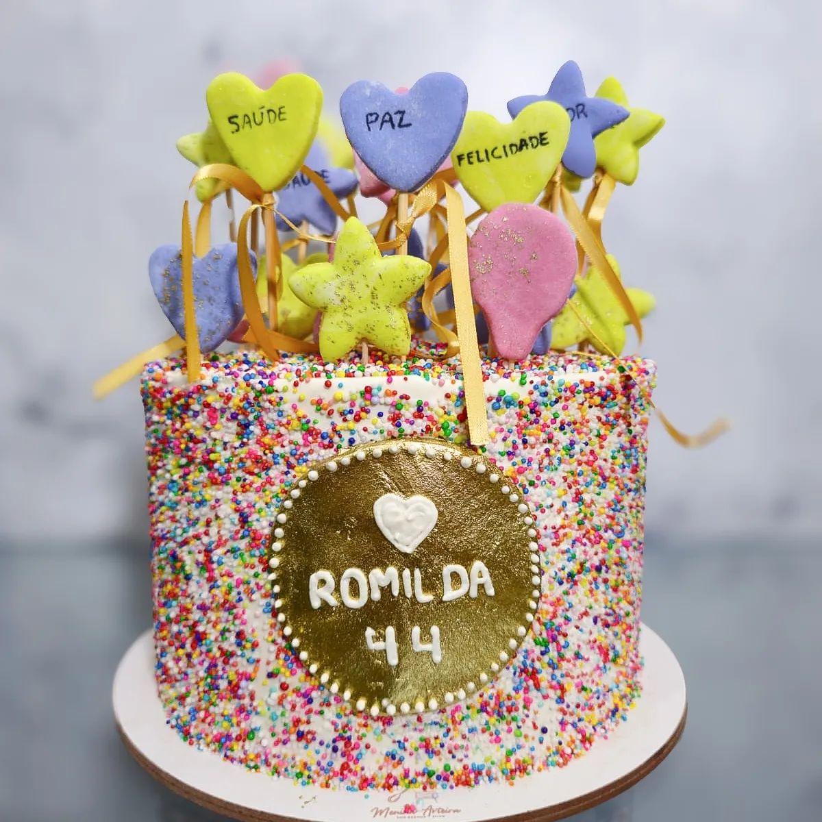 Bolo colorido e alegre para combinar com a dona 🥰

Tamanho M

#bolosmanaus #buttercreamcake #bolobuttercream