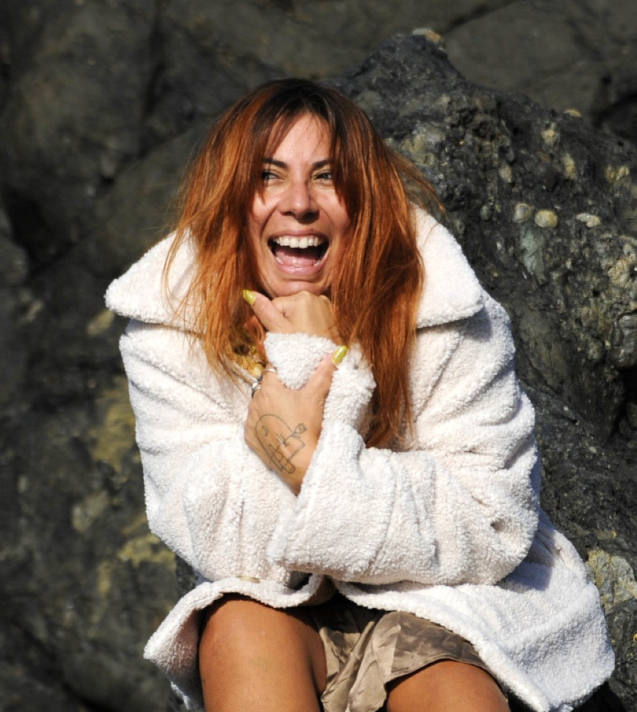 ←↞ About Ang LJ ←↞  thumbnail