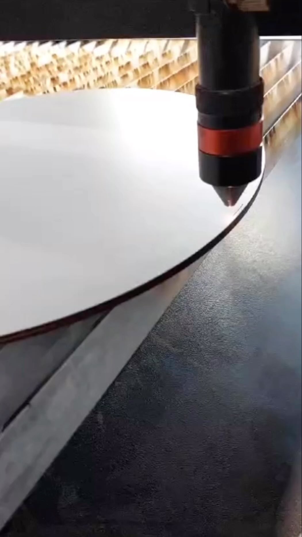 O corte a laser é uma excelente ferramenta para criar diferentes tipos de produtos.

Assim, podemos dar vida à sua imagi