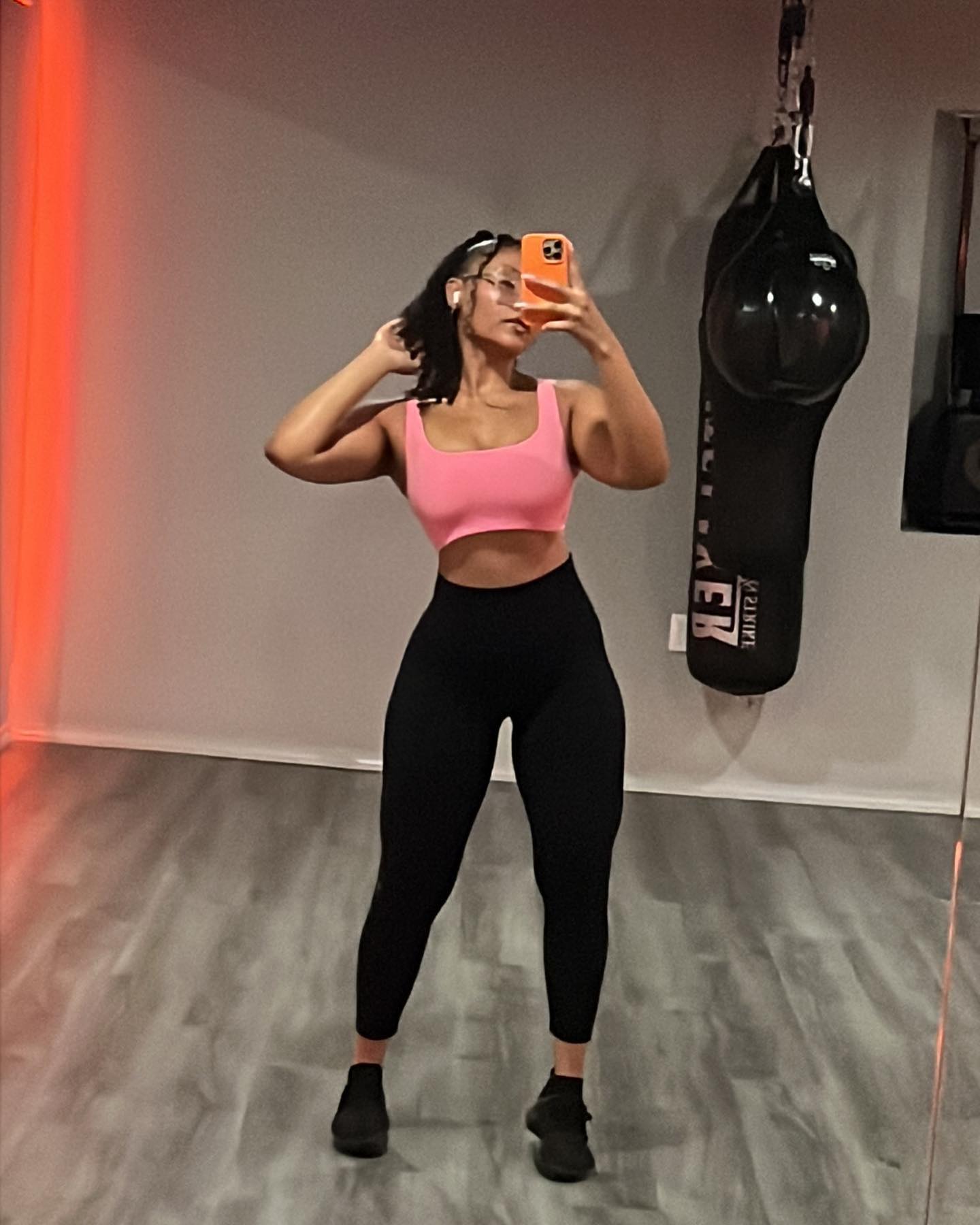 Less talking, More Doing ☄️
.
.
.
www.fitnesspackzz.com to get started on your journey ! DM for online training 🧡
.
.
#p