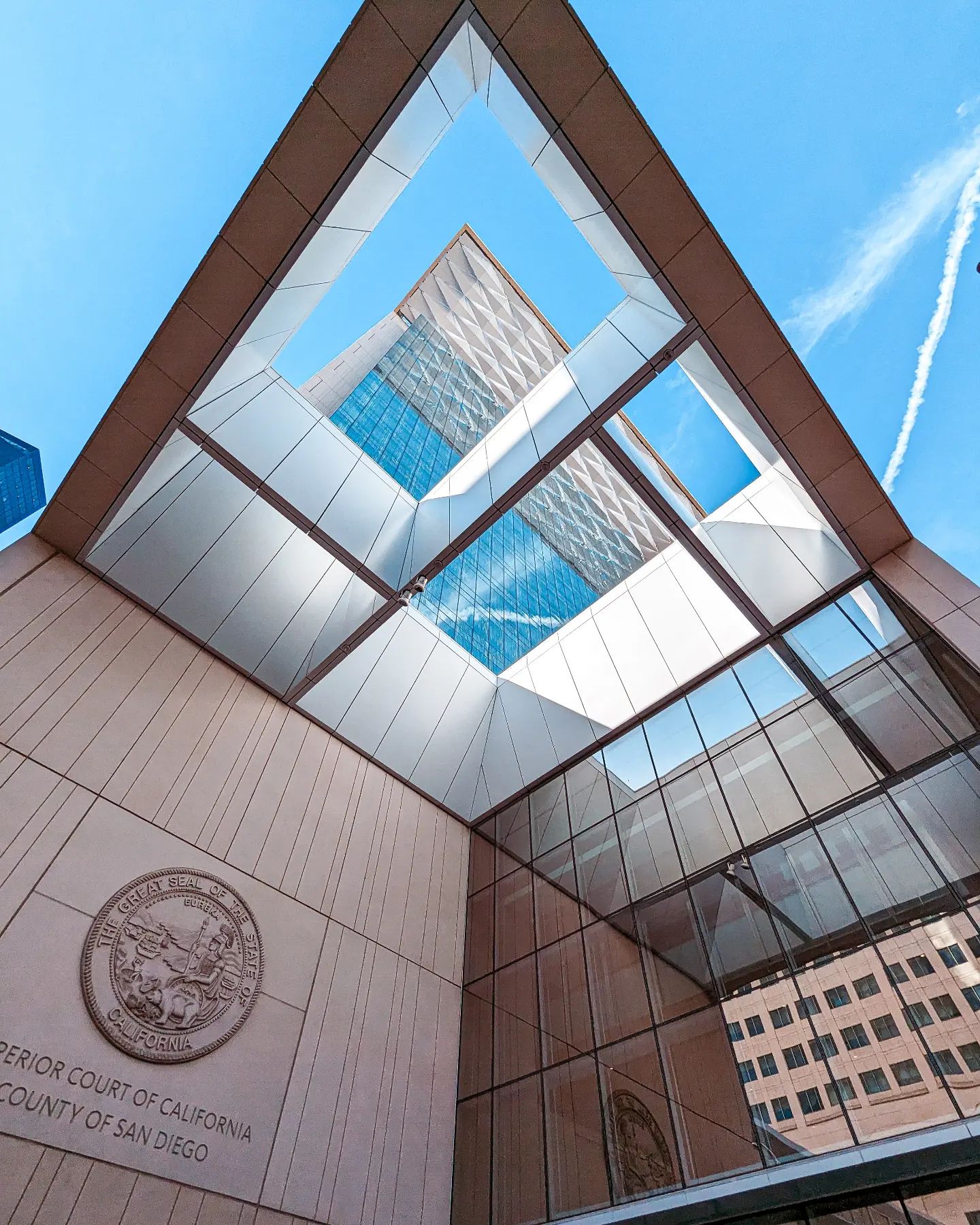 One perk of jury service: midday architectural shots of the fairly new Superior Courthouse by SOM.

#architecture #newbu