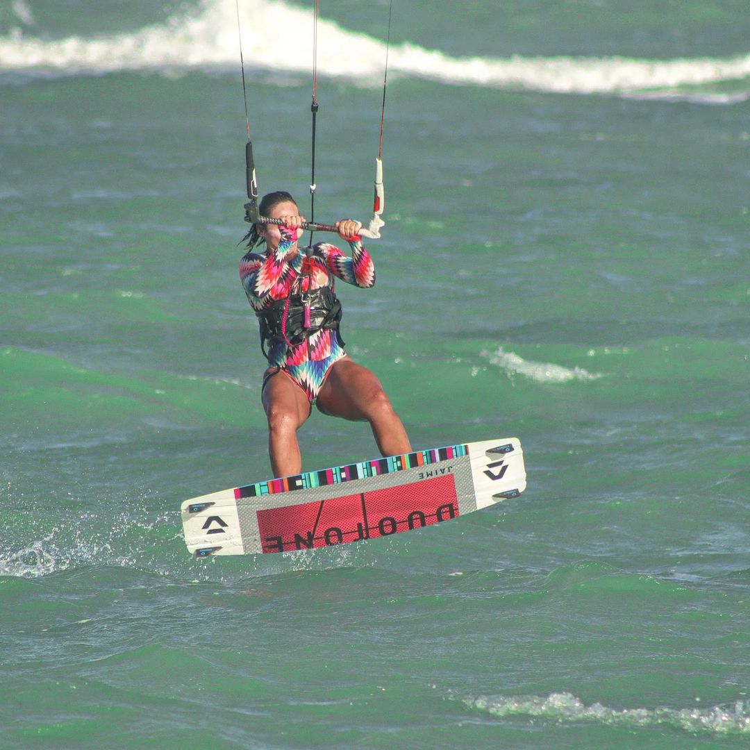 AGENDE SUA AULA DE KITE SURF  E EXPERIÊNCIAS AQUÁTICAS  thumbnail