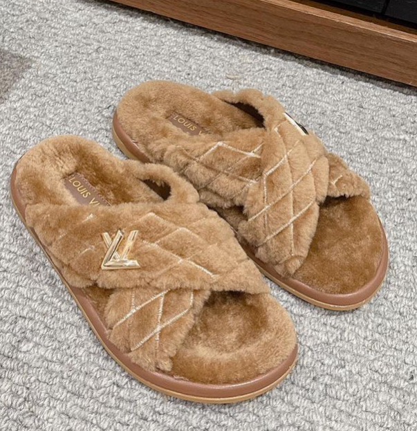 LV Slipper (size down 1) thumbnail