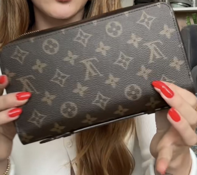 LV Large Zipper Bookkeeper  thumbnail