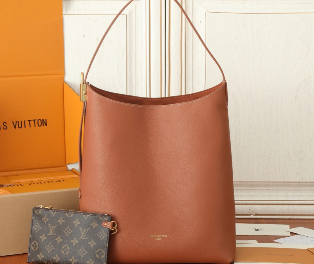 LV Low Key Hobo (disconnect from Wi-Fi)  thumbnail
