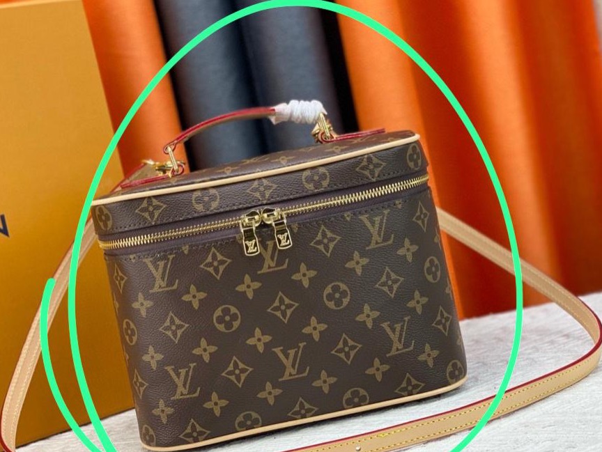 LV Makeup Bag thumbnail