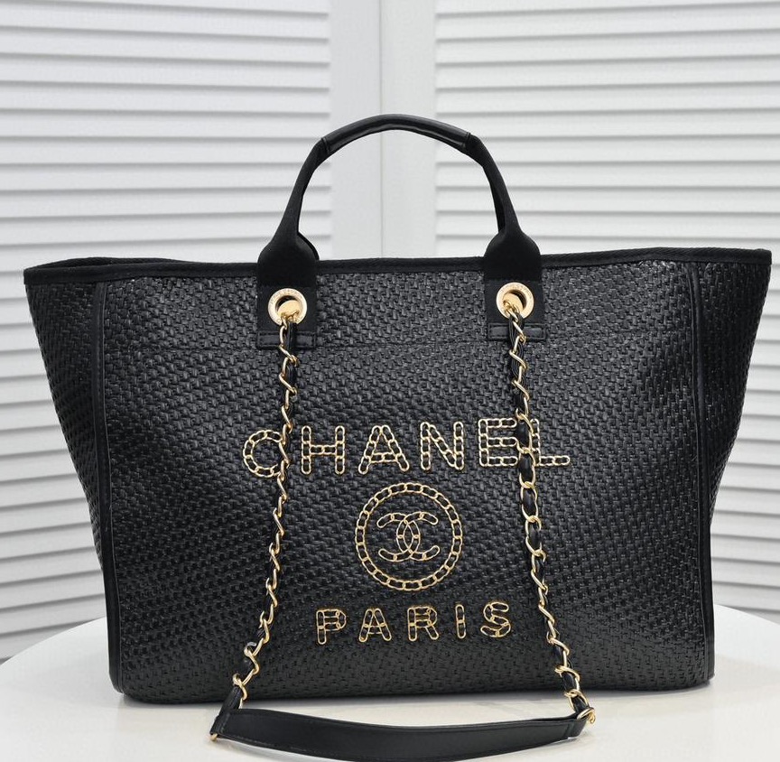 Chanel Tote thumbnail