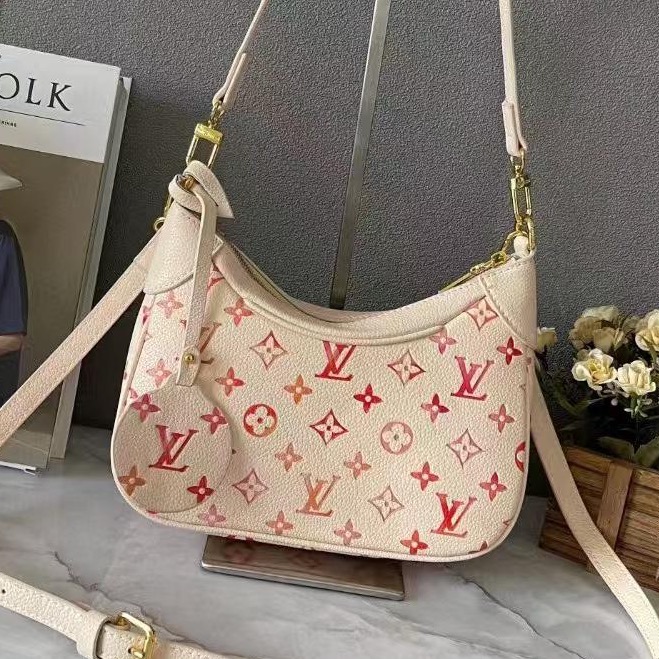 LV Everyday Shoulder thumbnail