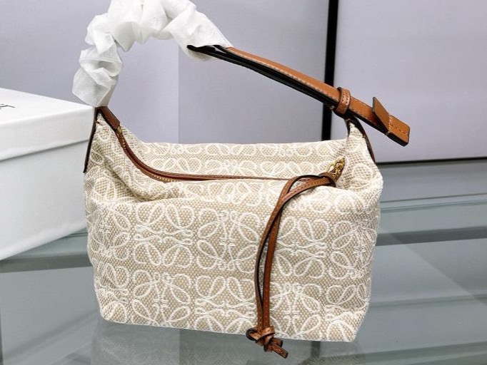 Loewe Tote  thumbnail