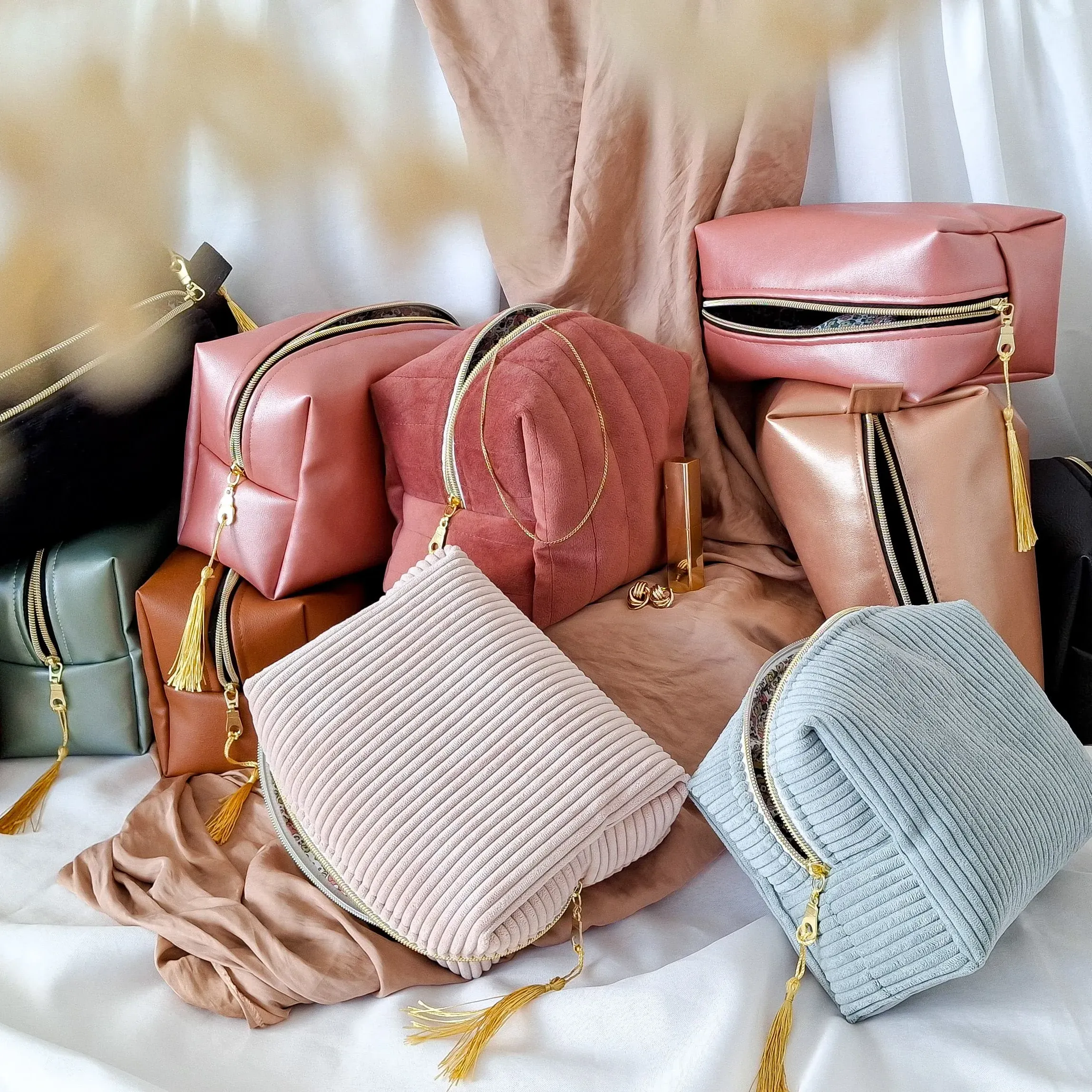 Les Trousse de Toilette - Sur Commande thumbnail