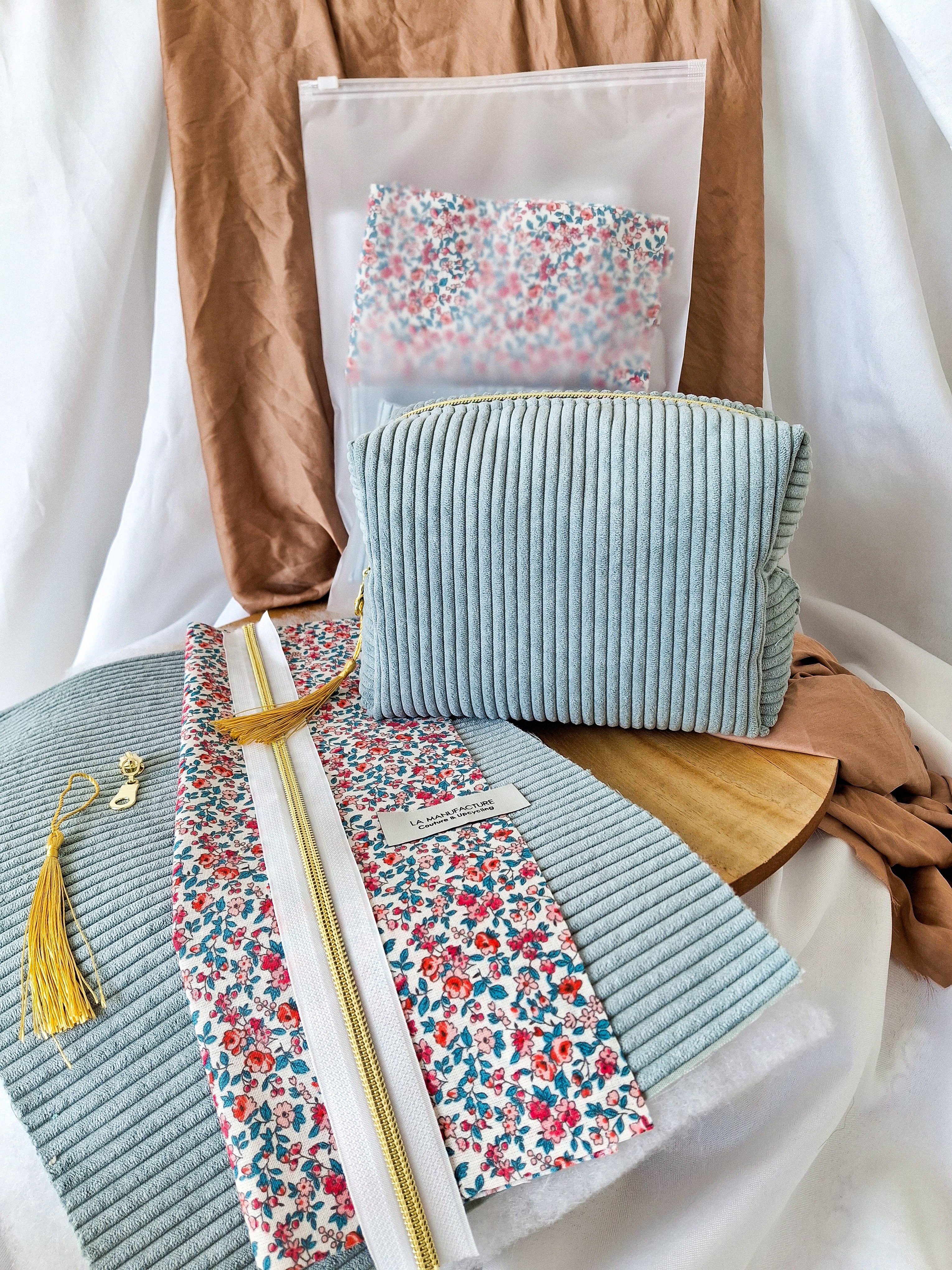 Kit Couture - La Trousse en Velours thumbnail