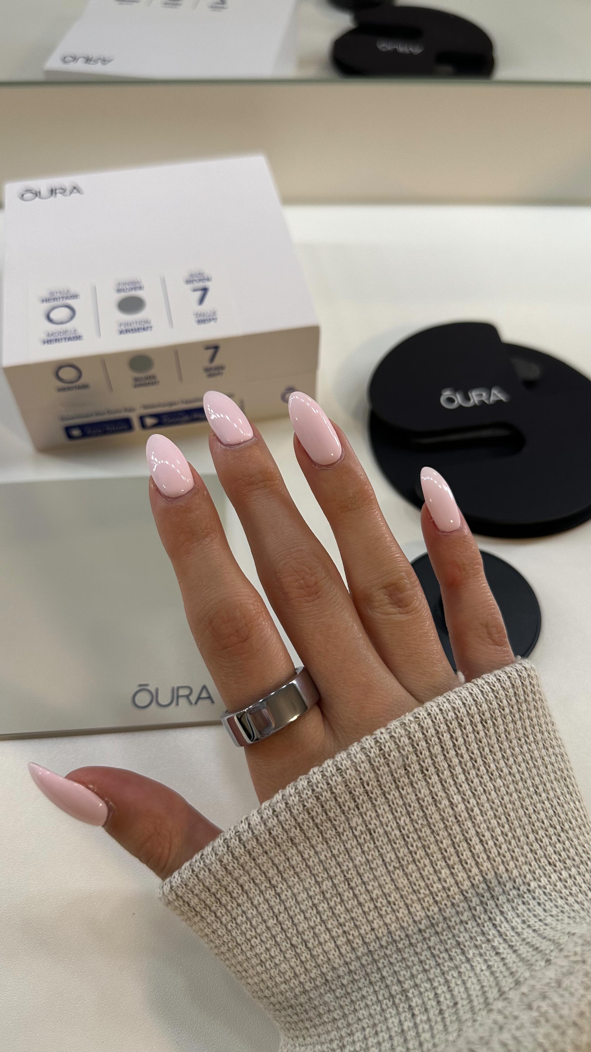 I'm an Oura ring girly now 🤭🤍 

Here are my thoughts on the Oura Ring after using it for almost a month:

1. Accurate Sl