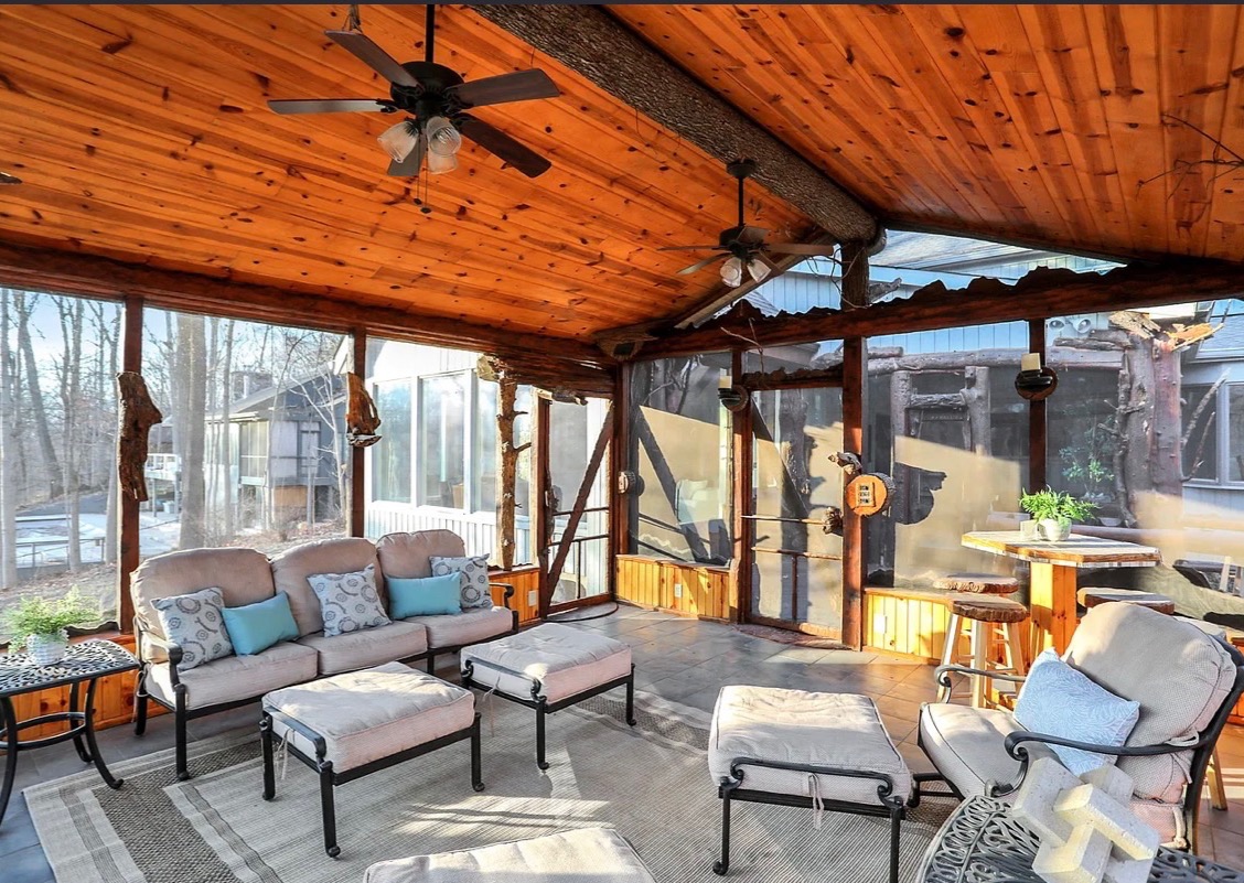 WHITE HORSE LANE thumbnail