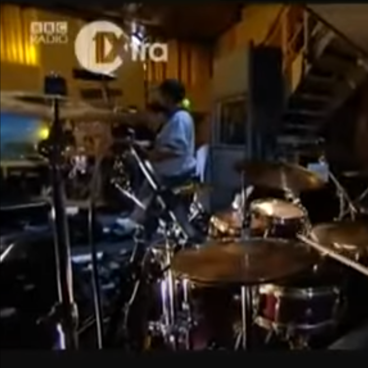 Giggs feat. Shola Ama - Blow Em Away LIVE ON BBC RADIO 1XTRA thumbnail