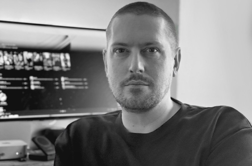 Hallwood Signs ‘AI Music Designer’ imoliver to Record Deal, a First for the Music Business thumbnail