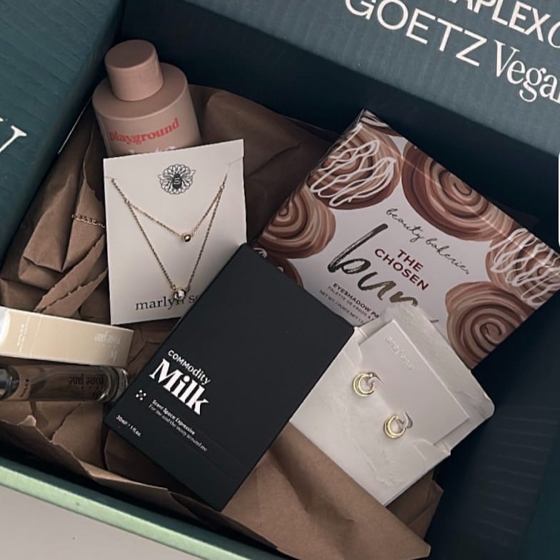 20% Off Your First FabFitFun Box! 🎁 Use Code JELLA thumbnail