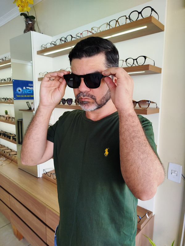 O estilo começa com a escolha certa de óculos. thumbnail