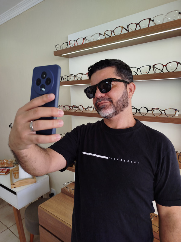 Olhar mais claro, estilo imbatível. Óculos que definem o visual. thumbnail