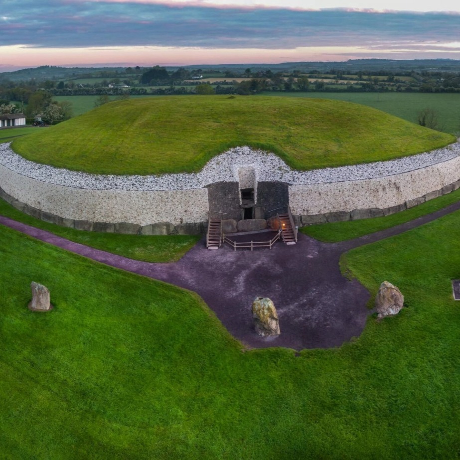 Newgrange and Boyne Valley Tour thumbnail