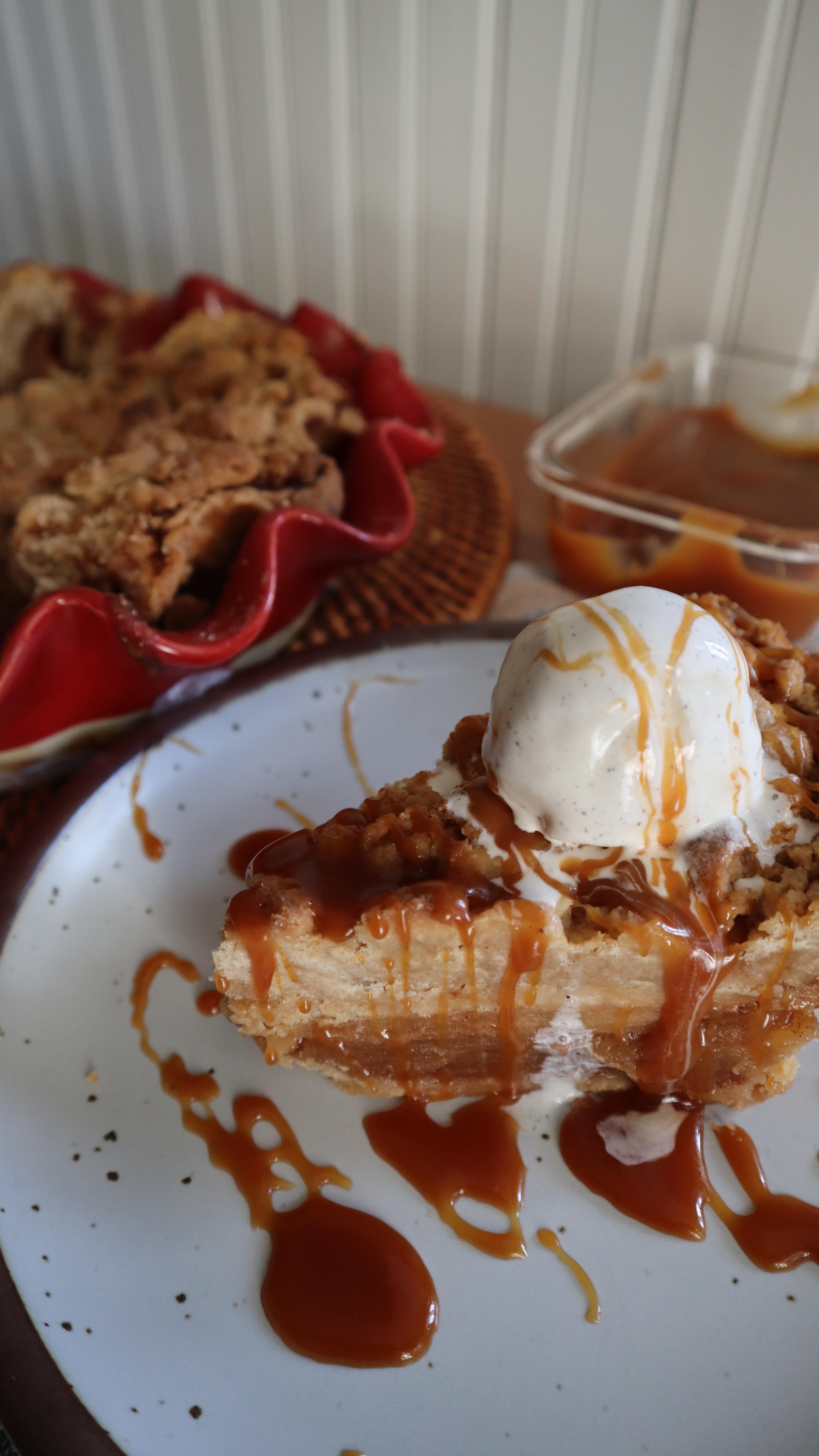 Caramel Apple Pie with Double Crumb Topping 🥧🍎

What pie should I make next?

All recipes are found on my website- link 