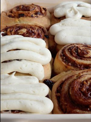 The BEST Cinnamon Roll Recipe EVER!  How do you like your perfect cinnamon roll?! ALL recipes at www.ameliaisnotachef.co