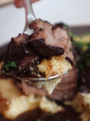 Daniel Boulud’s Famous Beef Short Ribs Recipe with Red Wine Reduction Sauce Is this the PERFECT Valentine’s Day Dinner o