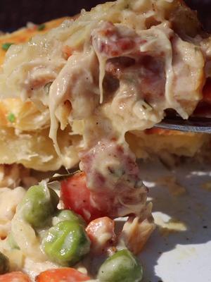 Easy Creamy Chicken Pot Pie with Puff Pastry and Bacon Recipe 🐓🥧  Would you rather have pie crust or puff pastry? Printa