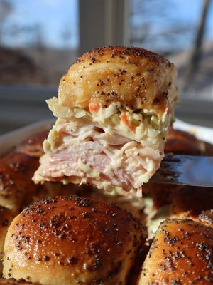 Hawaiian Roll Rachel Reuben Sliders with Sweet Poppyseed Glaze and Crunchy Coleslaw 🍔 🏈 What are you eating during the B